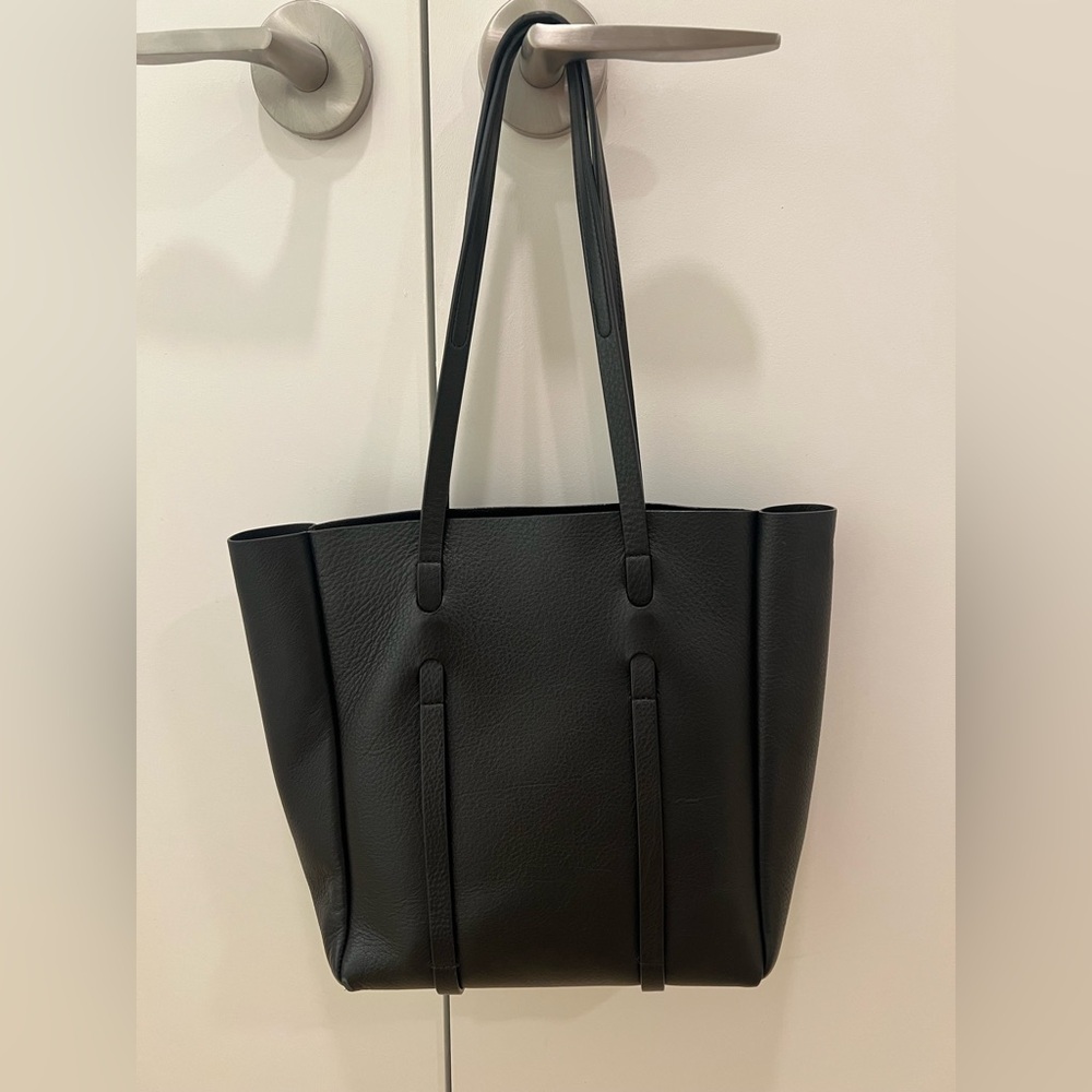 Balenciaga Everyday black totes - Picture 2 of 4